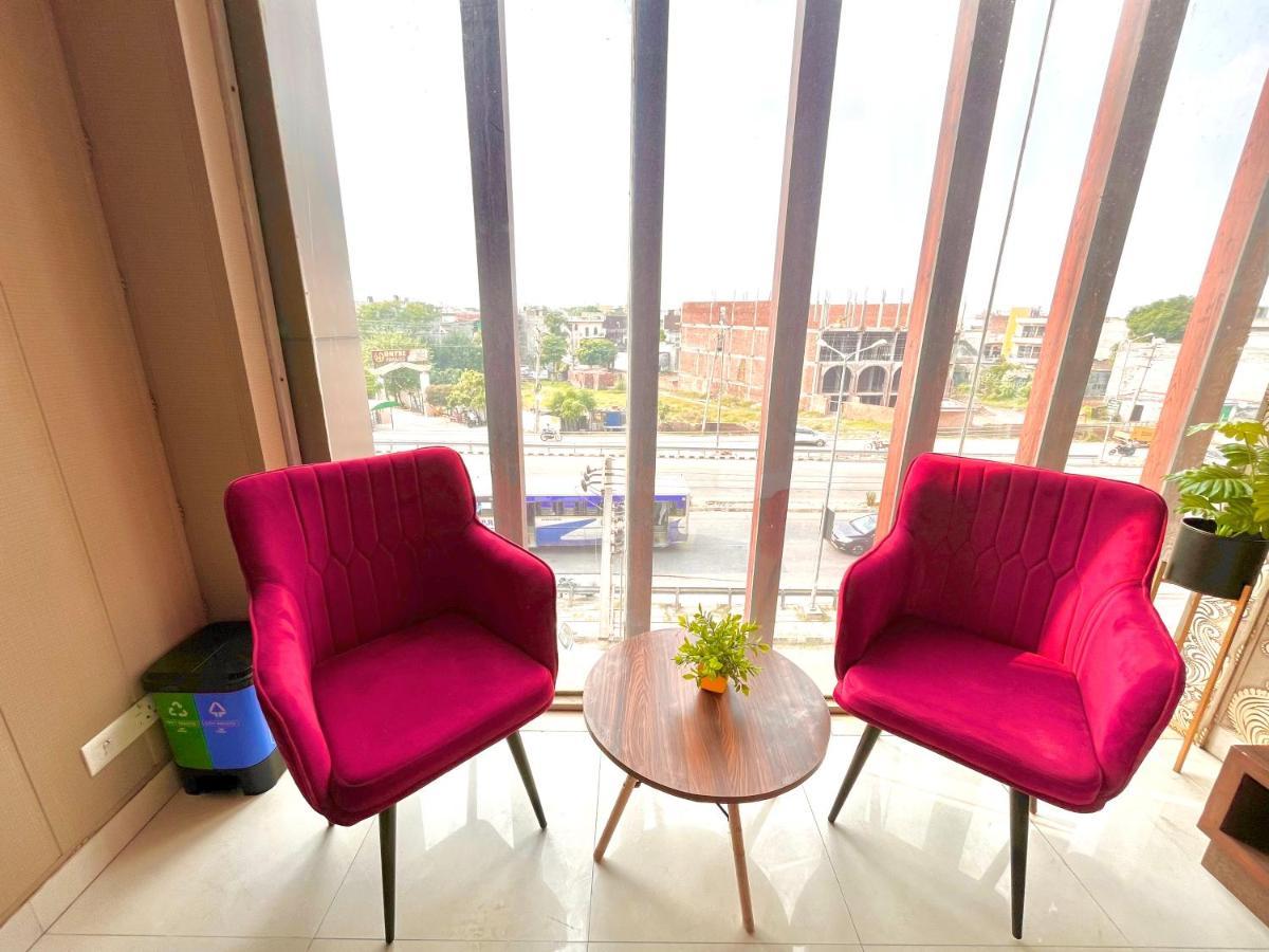 Hotel Pearl Grand, Zirakpur - Top Rated & Most Awarded Property In Tricity Chandīgarh Exterior foto